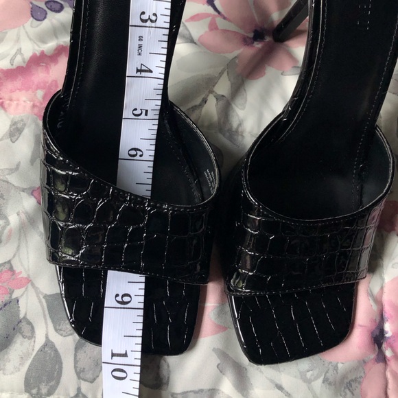 NWOT Croc Square Toe Heels - Picture 2 of 4